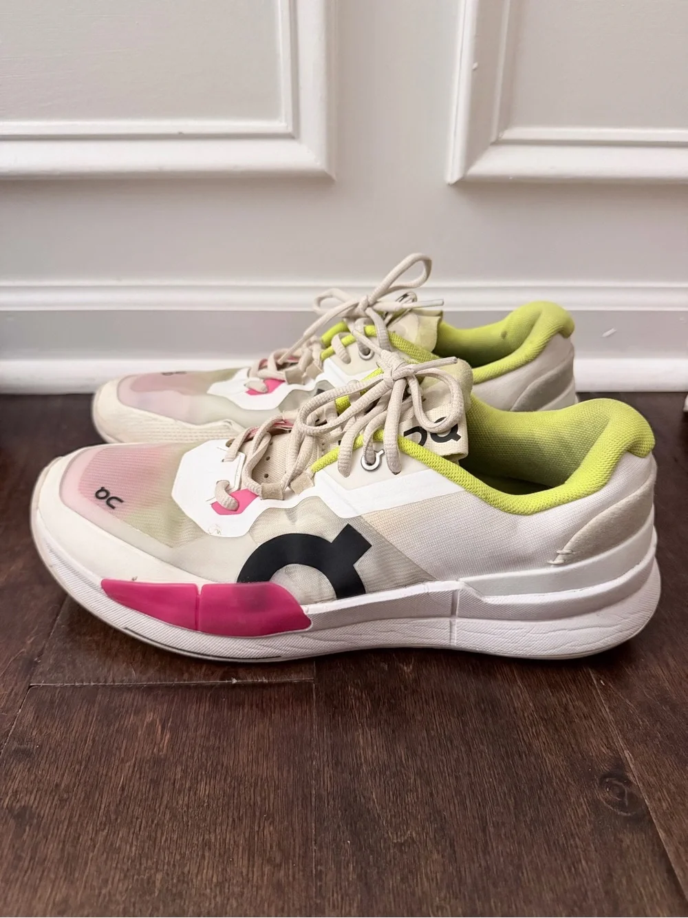 On The Roger Pro 2 men Size 10.5 White Lime Pink Athletic Running Shoes Sneakers